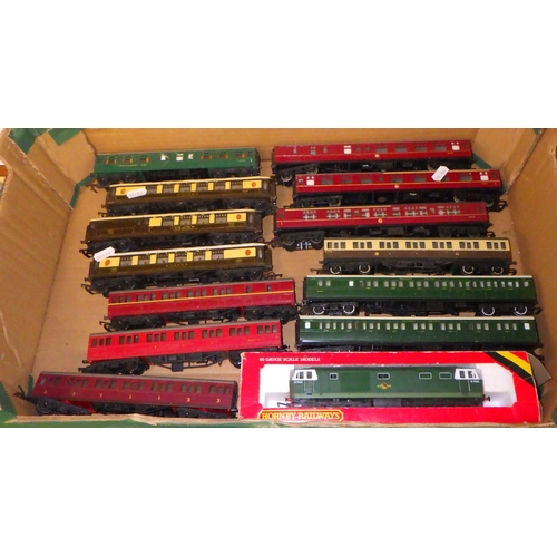 404 - A qty of model railway carriages