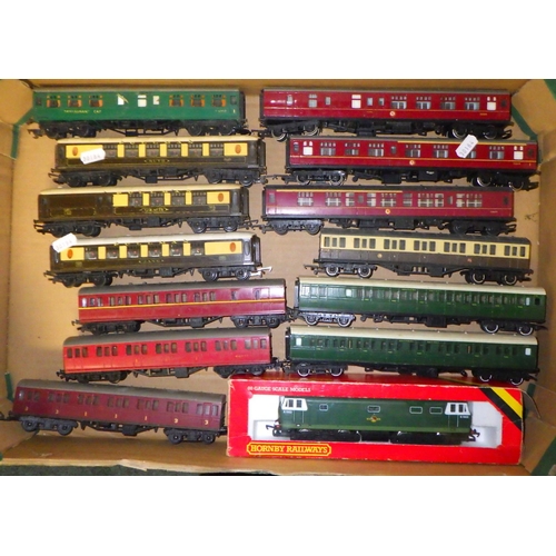 404 - A qty of model railway carriages