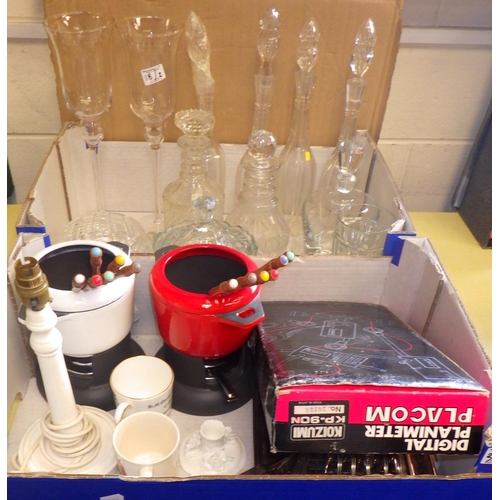 18 - A qty of misc glass, decanters, bowls etc together with a small qty of silver plate, Fondue etc (2)