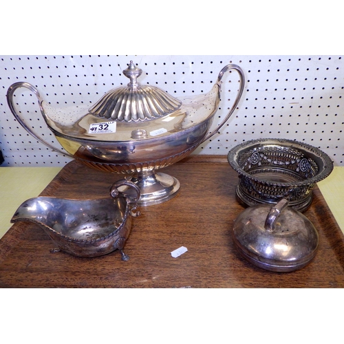 32 - A Martin, Hall & Co silver plated soup tureen 38cm wide together with silver plated sauce boat, coas... 