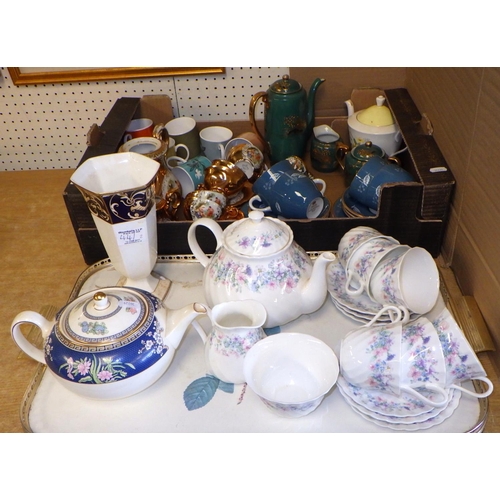 44 - A qty of misc tea ware to include Wedgwood Blue Siam tea pot etc (2)