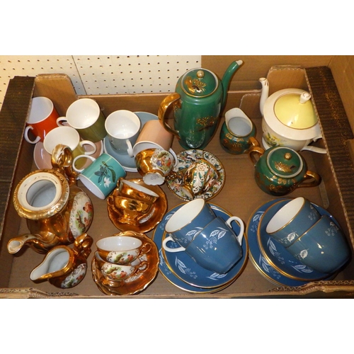 44 - A qty of misc tea ware to include Wedgwood Blue Siam tea pot etc (2)