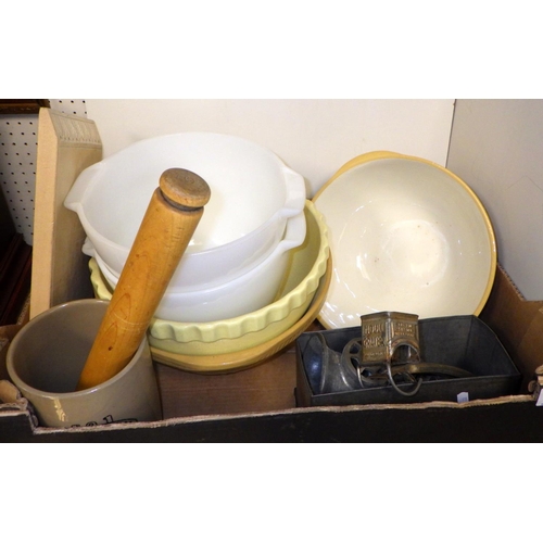 59 - A qty kitchen items to including bowls, rolling pin etc