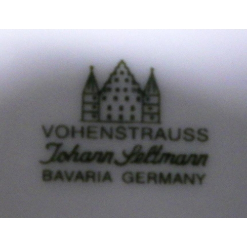 114 - A large qty of Azberg & Vohenstrauss Johan Seltmann table ware (qty)