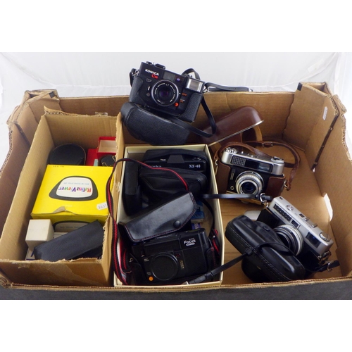 104 - Cameras and accessories incl Minolta
