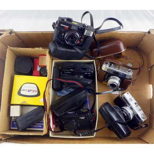 104 - Cameras and accessories incl Minolta