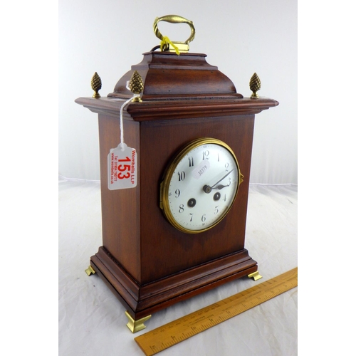 153 - A mantle clock 25 cm tall