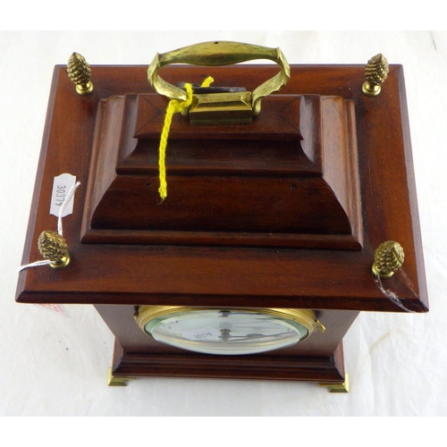 153 - A mantle clock 25 cm tall