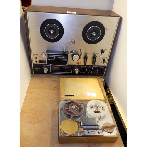 175 - A AKAI 4000DS reel to reel together with a small Benkson 68 reel to reel  AF (2)