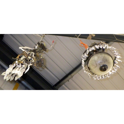 211 - A small 20thC chandelier together with a pair of wall lights (3)