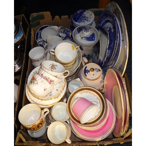 216 - A qty of misc ceramics to include tea ware, jugs etc (3)