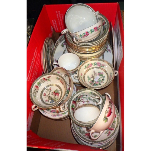 217 - A qty of misc ceramics to include dinner ware etc (3)
