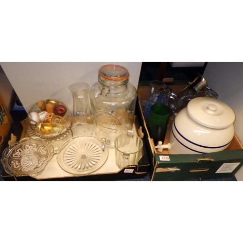 235 - Misc glass ware to include Kilner drinks dispenser, cake stands etc (2)