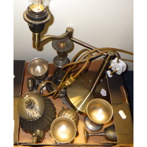 278 - A qty of various metal wares to includes flat ware, lamp etc (2)