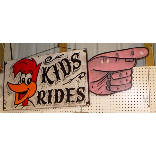 376 - KIDS RIDES fairground sign together with further painted signs (7)