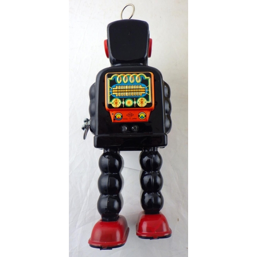 402 - A KO Japanese clockwork robot 26cm tall together with a boxed 1936 Ford kit AF (2)