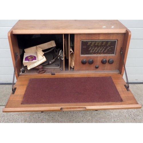 654 - A 1950's walnut cased gramophone, sold as seen, 90cm wide