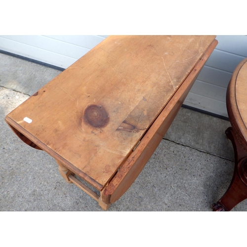 671 - A drop leaf table and a small circular dining table (2)