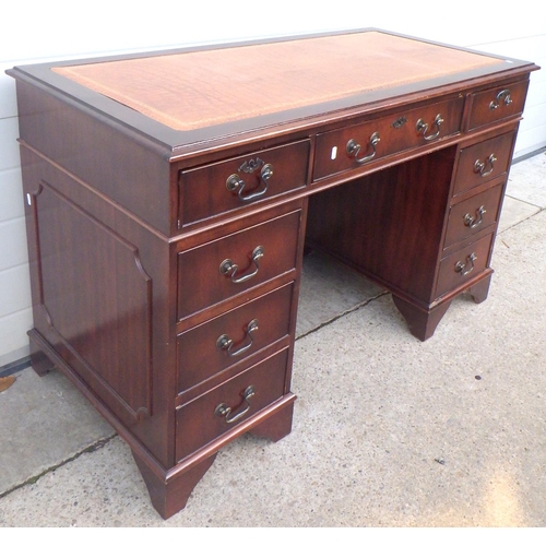 708 - A reproduction mahogany pedestal desk with brown leather inset top, 122cm wide