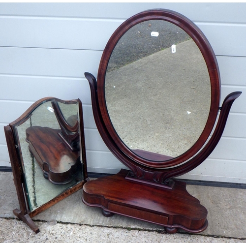 822 - A 19thC mahogany toilet mirror together with a further dressing table top mirror (2)