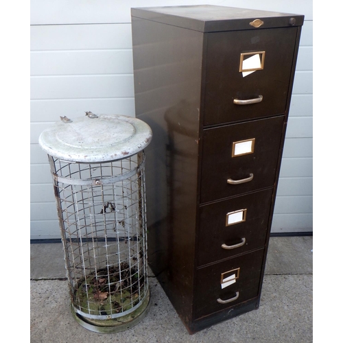 833 - A narrow filing cabinet together with a bin frame (2)