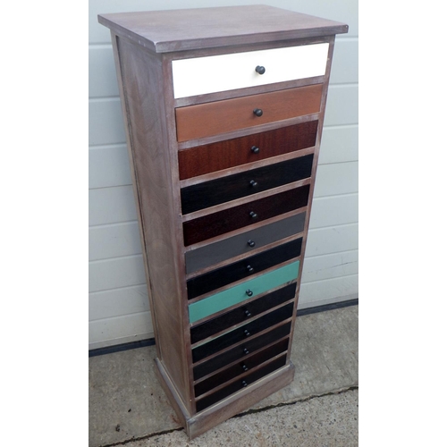 834 - A modern multi-drawer chest of drawers