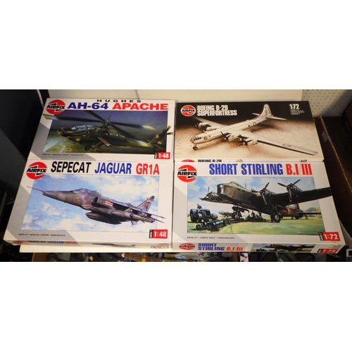 138 - 10 Airfix models, Special Edition, series 7, 10 & 8 etc  (10)
All models have been opened, sold as s... 