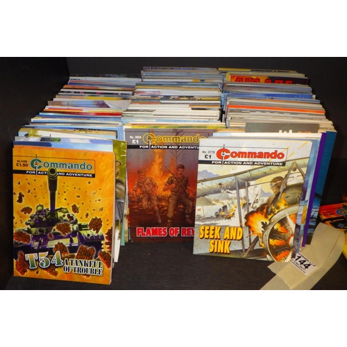 144 - A large qty of Commando comic books