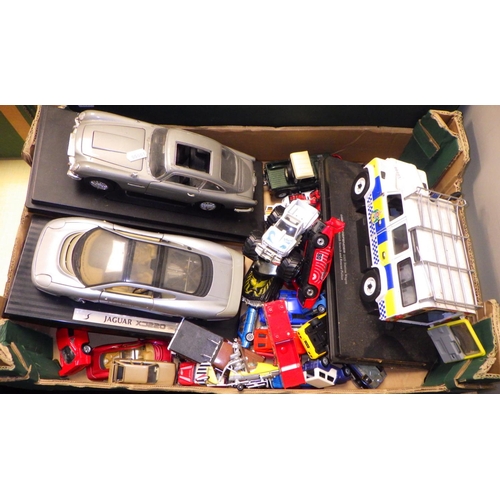 148 - A large qty of die cast and further model vehicles (2)