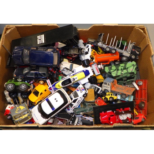 148 - A large qty of die cast and further model vehicles (2)