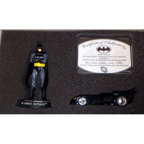 155 - Corgi, The Batman Chassis Art Collection
This as been out of the box and used AF