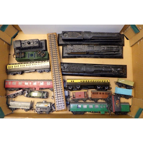 158 - Tri-ang carriages etc 
All models have been used, sold as seen AF