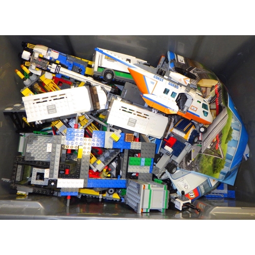 250 - A large qty of loose Lego (4)