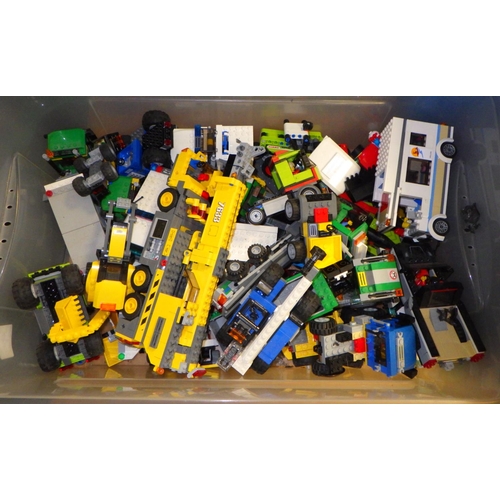 250 - A large qty of loose Lego (4)