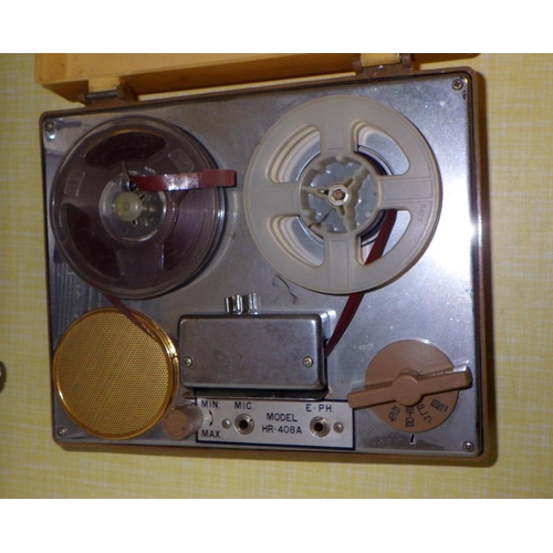 343 - A AKAI 4000DS reel to reel together with a small Benkson 68 reel to reel  AF (2)