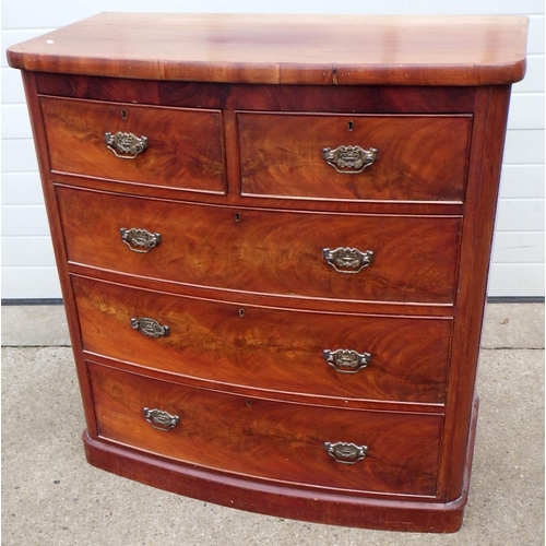 752 - A Victorian chest of drawers af 105cm wide. 
Failed electrical test.