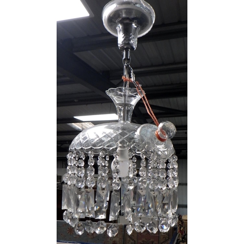 791 - A glass chandelier af