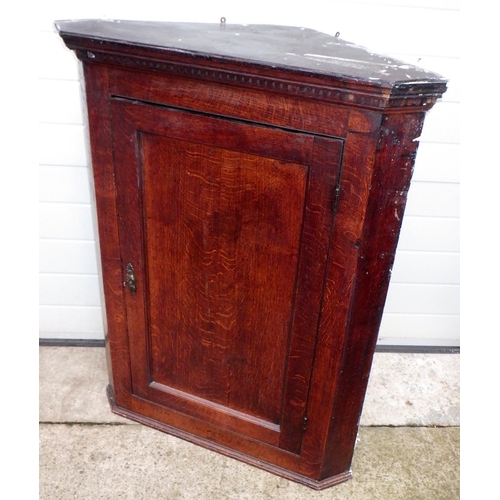 830 - A 19thC oak hanging corner cupboard 107cm high