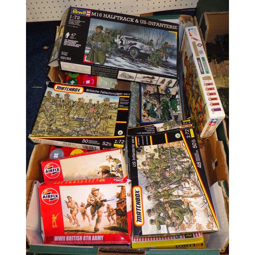 132 - A large qty of Airfix, Matchbox etc part built tanks together with various soldiers (3)
All models h... 