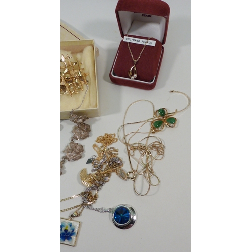 14 - Various necklaces pendants and chains incl yellow metal examples; costume and white metal jewellery.