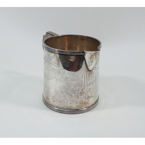 19 - A silver milk jug, early 20th cent.  78mm tall / 180gr.