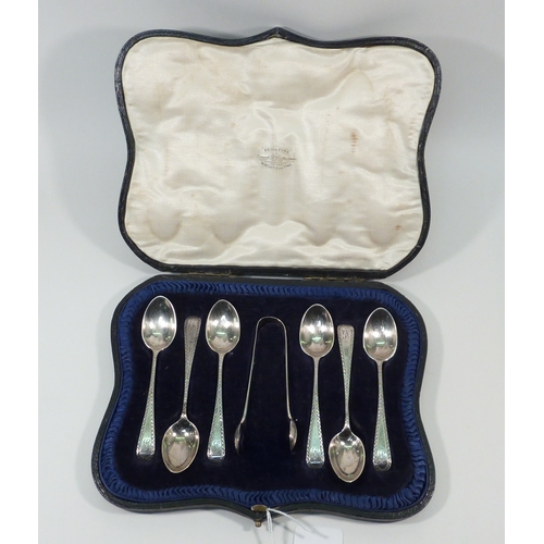 20 - A cased set of six silver teaspoons with matching tongs, early 20th cent; a cased set of six silver ... 