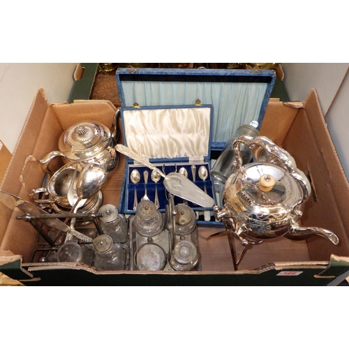 166 - A qty of misc silver plate together with a qty of brass wares and a carved box (2)