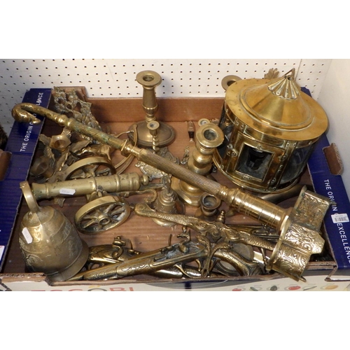 172 - A qty of misc brass ware to include a cannon, lantern, jam pan, copper kettle, embossed coal box etc... 