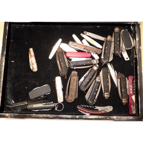 263 - A collection of various pen knives