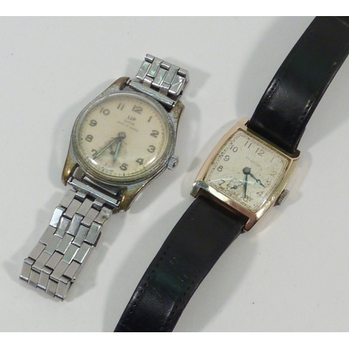 7 - A Vertex wristwatch having a Vertex manual wind movement in a 9ct gold tonneau shaped case, mid-1930... 