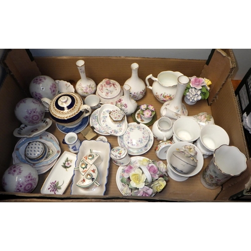 311 - A qty of misc tea ware, spill vases etc (2)