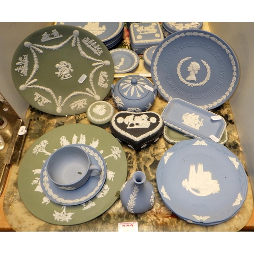 323 - A group of Wedgwood Jasperware (2)