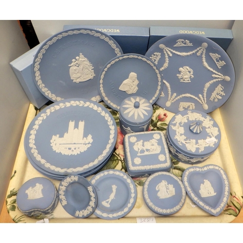 323 - A group of Wedgwood Jasperware (2)