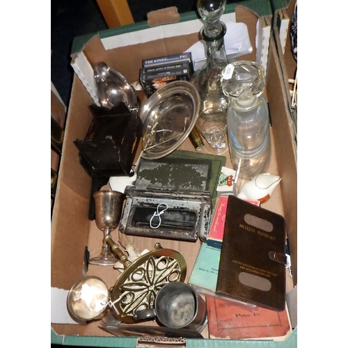 327 - A group of misc glass, ceramics and collectables (3)